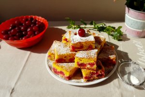 Desert prajitura cu visine si iaurt