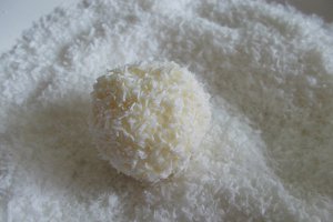 Desert bomboane Raffaello, cu arahide