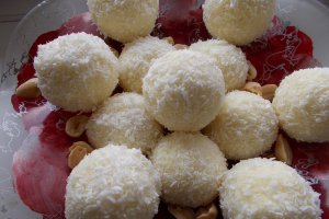 Desert bomboane Raffaello, cu arahide
