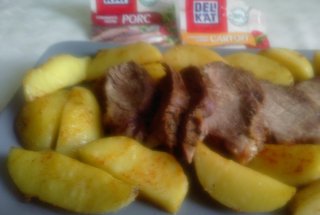 Cartofi noi cu spata de porc