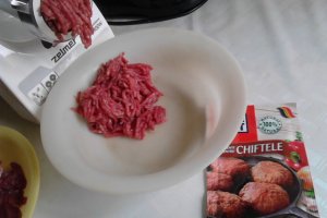 Chiftele cu sos de rosii