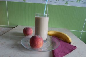 Milkshake de piersici si banane