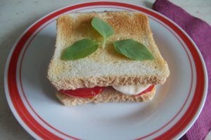 Sandvis Caprese
