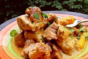 Tocanita din carne de vitel si galbiori