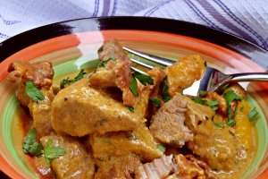 Tocanita din carne de vitel si galbiori