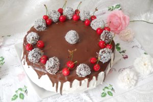 Desert tort cu crema de lapte condesat si nuca de cocos