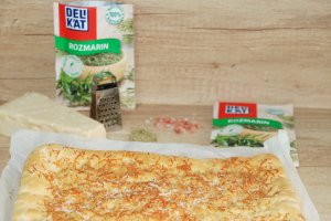Foccacia cu rozmarin si parmezan