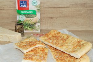 Foccacia cu rozmarin si parmezan