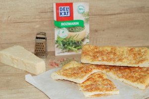 Foccacia cu rozmarin si parmezan