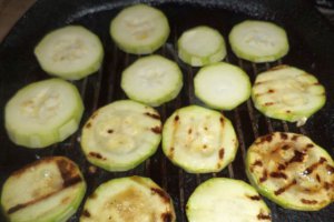 Turnulete de pui, vinete si dovlecei