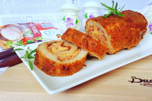 Rulada din carne de porc umpluta cu sunca si cas afumat