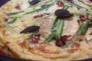 Aperitiv fritata/ Omleta cu asparagus si trufa neagra
