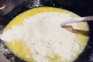 Snitele de pui in crusta de mustar si ierburi de gradina