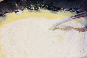 Snitele de pui in crusta de mustar si ierburi de gradina