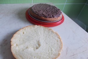 Desert tort cu crema de cacao si nuci