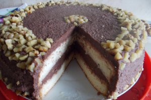 Desert tort cu crema de cacao si nuci