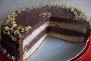 Desert tort cu crema de cacao si nuci