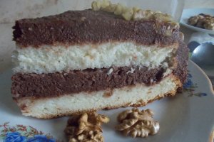 Desert tort cu crema de cacao si nuci