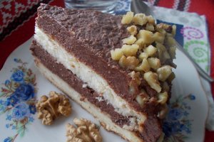 Desert tort cu crema de cacao si nuci