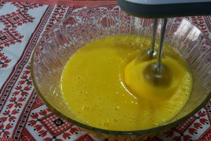 Desert tort cu frisca si capsuni