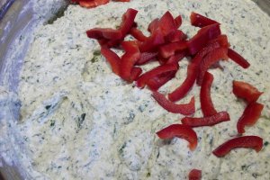Budinca cu branza, spanac si rosii cherry