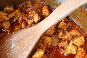 Gulas unguresc cu carne de porc