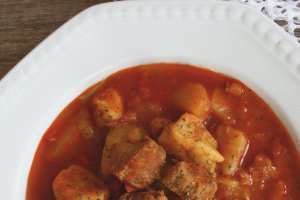 Gulas unguresc cu carne de porc