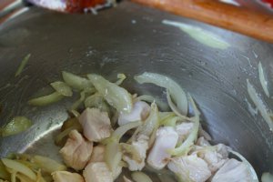 Spaghete cu piept de pui