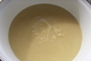 Supa-crema de cartofi si telina, cu crutoane