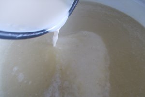 Supa-crema de cartofi si telina, cu crutoane