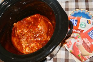 Pulled pork-Burger cu fasii din carne de porc