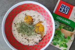 Omleta cu oregano, spanac, nuci si chili