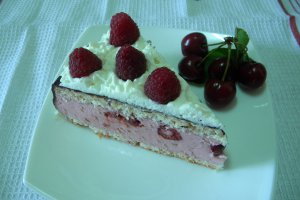 Tort cu zmeura