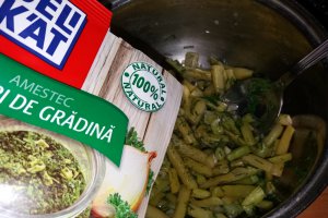 Pastai verzi cu ierburi de gradina