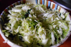 Orez cu legume si salata de varza