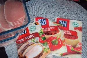 Cartofi cu boia si cotlet de porc