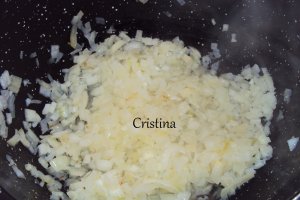 Cartofi cu boia si cotlet de porc