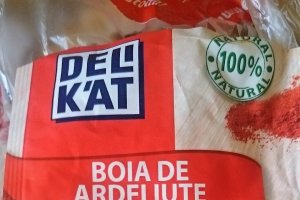 Pulpe de pui cu cartofi noi, ierburi si boia