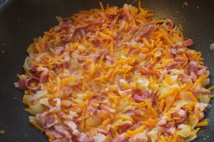 Ciorba de rosii cu bacon afumat si cartofi