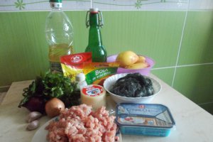 Aperitiv rulada de cartofi, cu carne, spanac si cașcaval