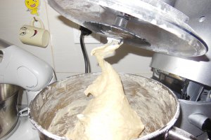 Desert cozonac cu rahat si stafide