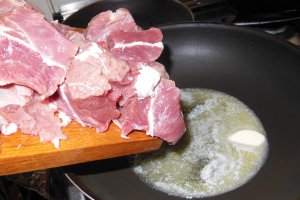 Friptura de vitel cu sos de mustar