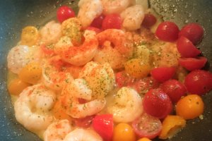 Creveti, surimi, mazare si taitei de orez