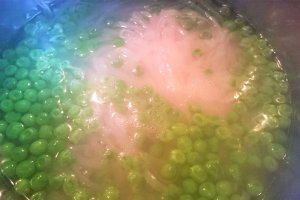 Creveti, surimi, mazare si taitei de orez