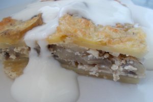 Budinca de cartofi, cu telemea si ciuperci