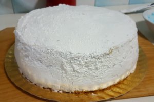 Desert tort Unicorn cu crema de zmeura si crema de ciocolata cu cirese