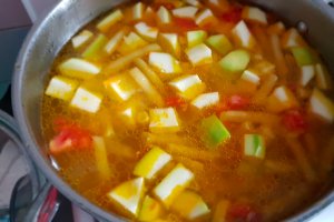 Ciorba de legume a la Cleme, acrita cu zarzare