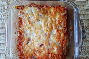 Aperitiv cartofi in straturi cu bacon si cascaval