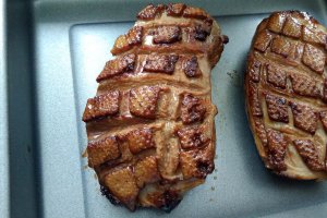 Piept de gasca cu sos de portocale si varza rosie fiarta in vin