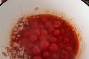 Gnocchi de casa pufosi in sos de rosii, Gorgonzola si Pancetta